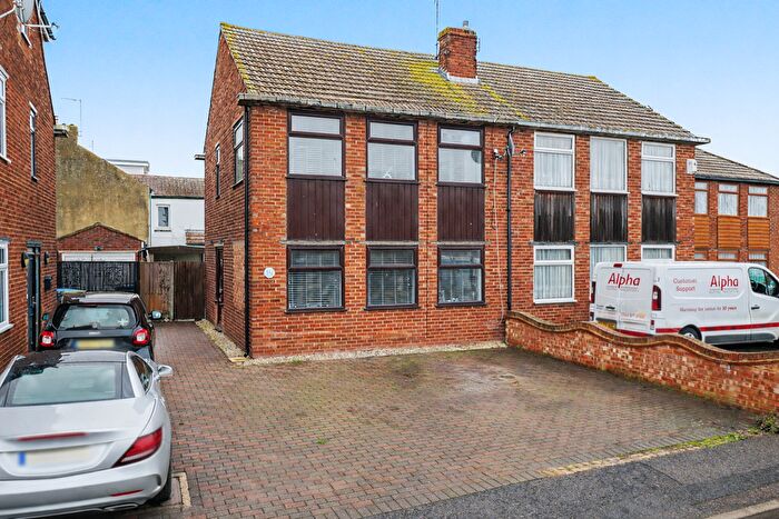 3 Bedroom Semi-Detached House For Sale In Nursery Close, Sheerness, ME12