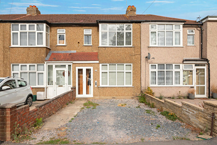 3 Bedroom Terraced House For Sale In Hamilton Avenue, Cheam, Sutton, SM3
