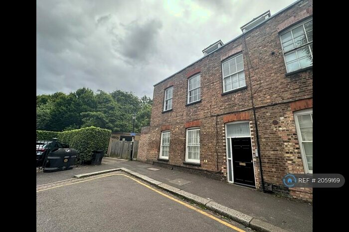 2 Bedroom Flat To Rent In St. Mary Road, London, E17