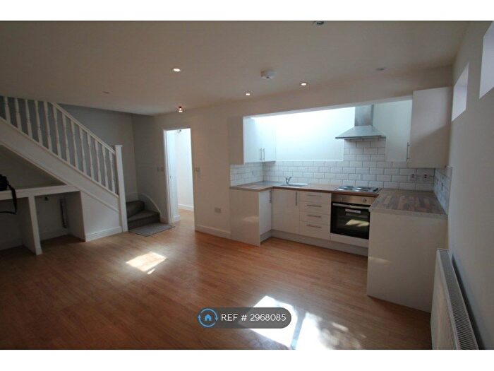2 Bedroom Flat To Rent In Ealing, London, W5