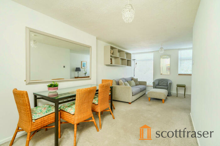 3 Bedroom Town House To Rent In Harefields, North Oxford, OX2