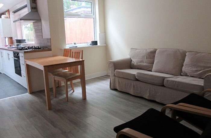 5 Bedroom House To Rent In Rose Cottages, Selly Oak, Birmingham, West Midlands, B29