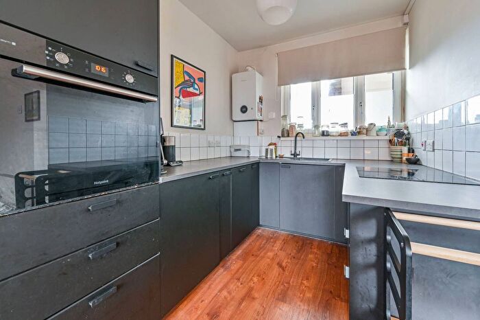 2 Bedroom Flat For Sale In Stoke Newington Church Street, Stoke Newington, London, N16