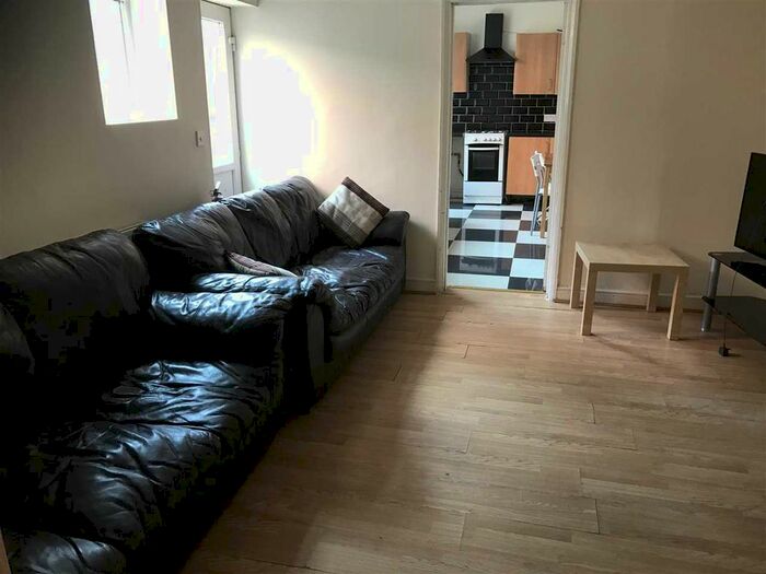 6 Bedroom Terraced House To Rent In Highfield Street, Leicester, LE2