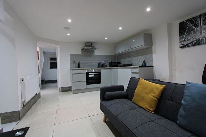 2 Bedroom Flat To Rent In Greyhound Lane, London, SW16