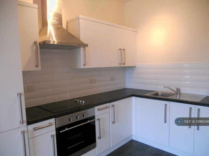 2 Bedroom Flat To Rent In Peel Mills, Morley, Leeds, LS27