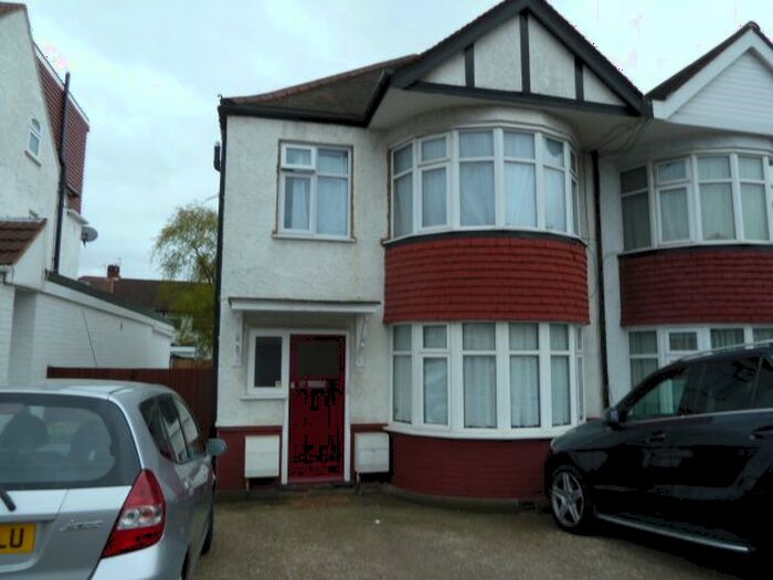 2 Bedroom Flat To Rent In Headstone Gardens, Harrow, HA2