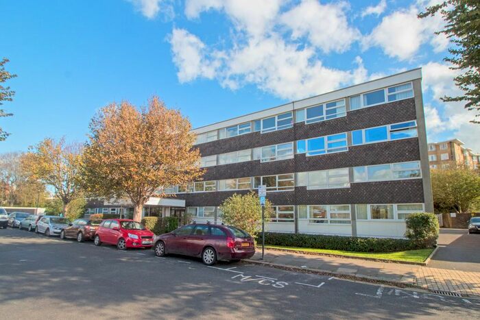 2 Bedroom Flat To Rent In Somerhill Road, Hove, BN3