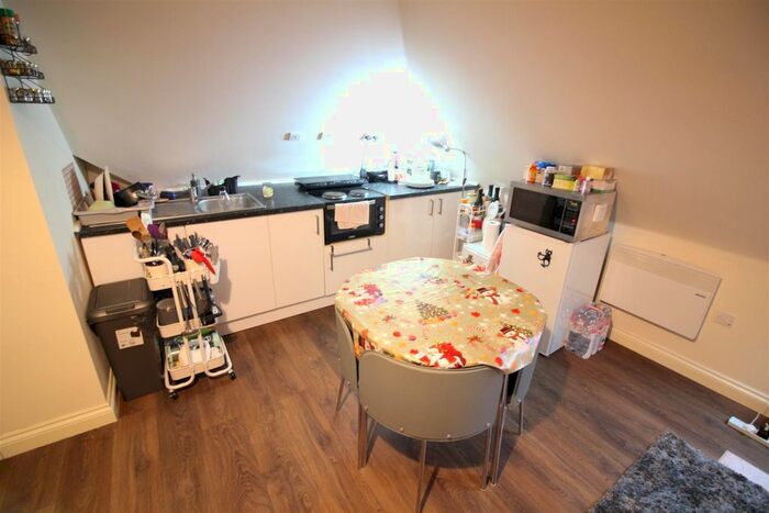 Studio To Rent In Hatton Road, Bedfont, Feltham TW14