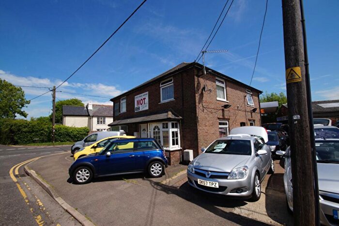 1 Bedroom Flat To Rent In High Street, Prestwood, HP16