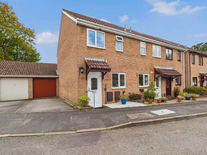 2 Bedroom End Of Terrace House For Sale In Bluebell Close, Locks Heath, SO31