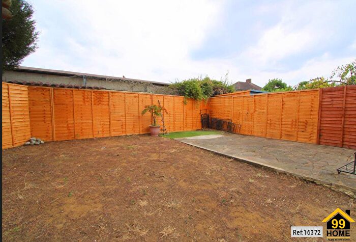 3 Bedroom Semi Detached Bungalow To Rent In Benfleet Close, Sutton, United Kingdom, SM1
