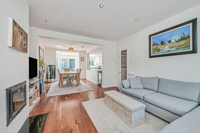 3 Bedroom End Terrace House For Sale In Leckford Road, Earlsfield, London, SW18