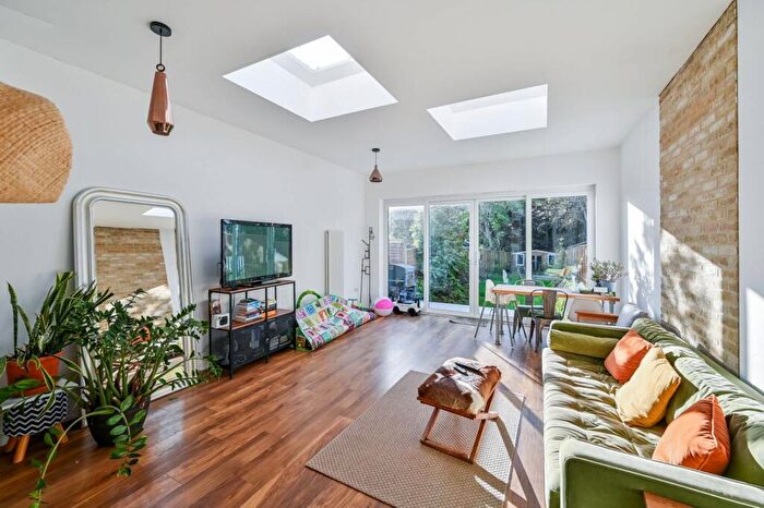 3 Bedroom House For Sale In Meerbrook Road, Kidbrooke, London, SE3