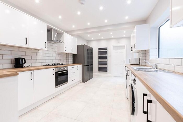 4 Bedroom Semi Detached House To Rent In Heathcote Street Hull, HU6