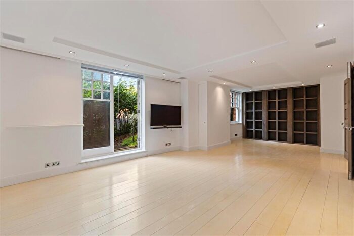 2 Bedroom Apartment To Rent In Frognal Rise, Hampstead, NW3