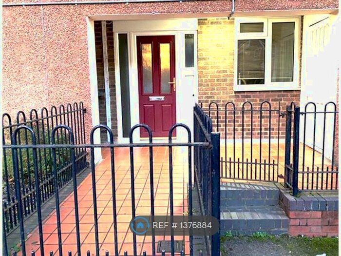 3 Bedroom Maisonette To Rent In Taurus Close, Leicester, LE2