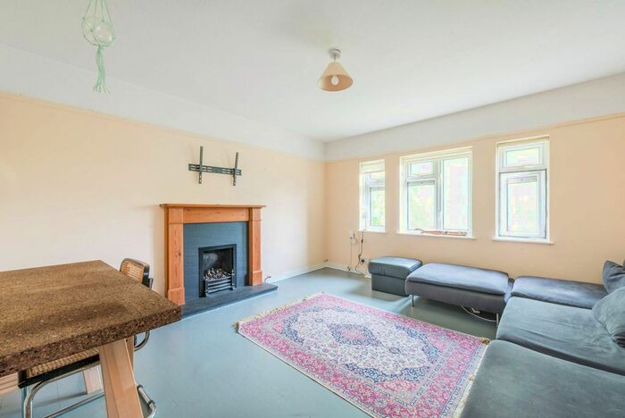 2 Bedroom Flat To Rent In Broomfield Road, Kew, Richmond, TW9