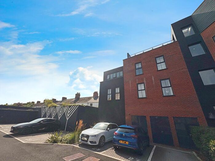 2 Bedroom Flat To Rent In Tair Erw Gain, Cardiff, CF11