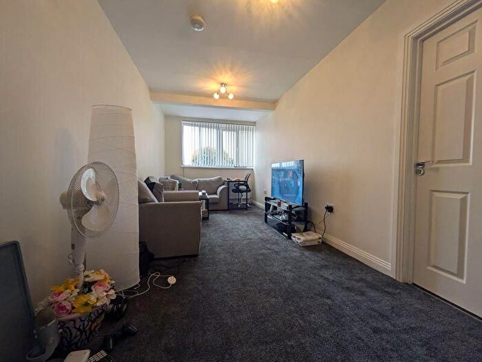 4 Bedroom Semi Detached House To Rent In Middleton Boulevard, Nottingham, NG8