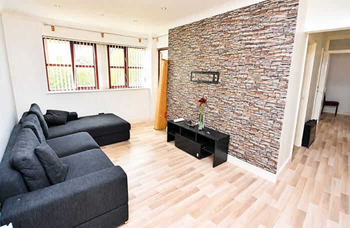 3 Bedroom Flat To Rent In Palmers Grove, Birmingham, B36