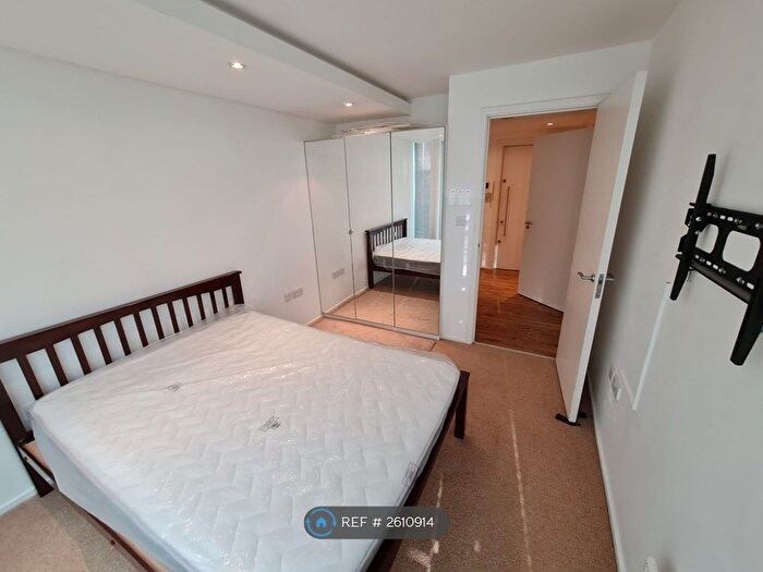 2 Bedroom Flat To Rent In The Grove, Stratford, E15