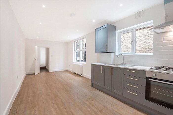 2 Bedroom Flat To Rent In Beresford Road, Harringay, London, N8