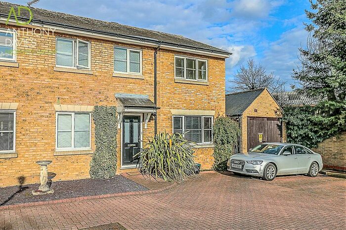 4 Bedroom End Of Terrace House To Rent In The Lynch, Hoddesdon, EN11