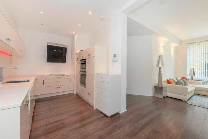 2 Bedroom Flat To Rent In Basil Street, SW3