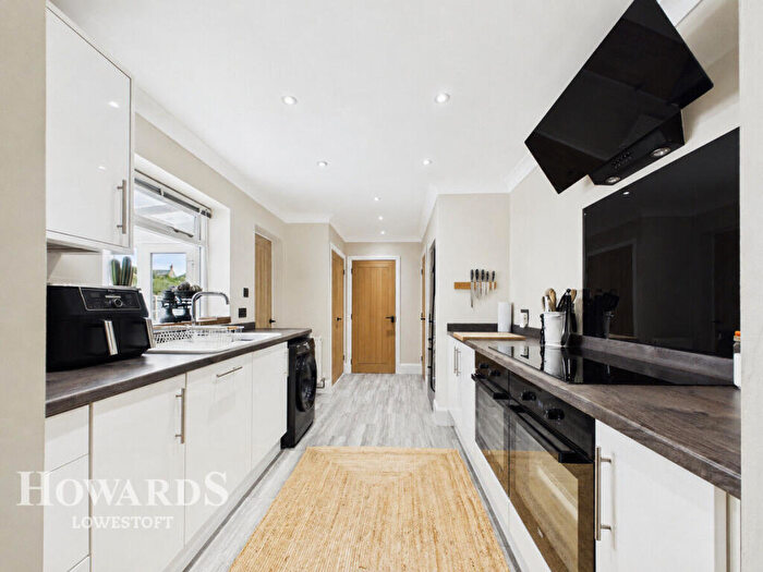 3 Bedroom Semi-Detached House For Sale In Church Road, Kessingland, NR33