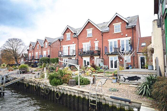 3 Bedroom Town House To Rent In Oulton Broad, NR32