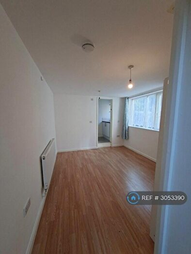Studio To Rent In Farley Hill, Luton, LU1