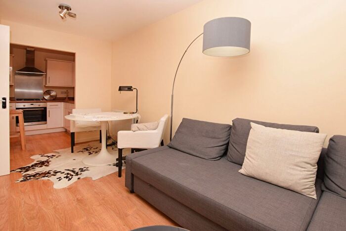 1 Bedroom Flat To Rent In Oliver Court, Watford, WD25