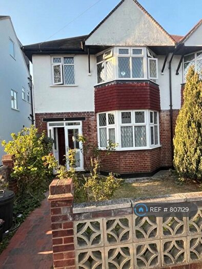 3 Bedroom Semi-Detached House To Rent In Ronalds Road, Bromley, BR1
