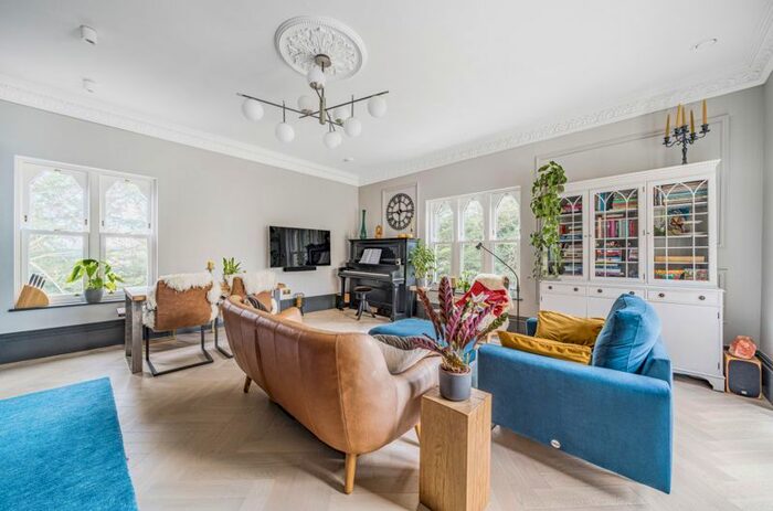 2 Bedroom Flat For Sale In Broadwater Down, Tunbridge Wells, TN2