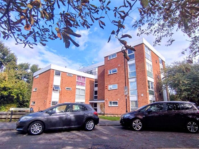 2 Bedroom Apartment For Sale In Avalon Close, Enfield, Middlesex, EN2