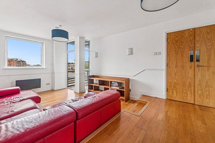 2 Bedroom Flat To Rent In Prices Court, Battersea, SW11