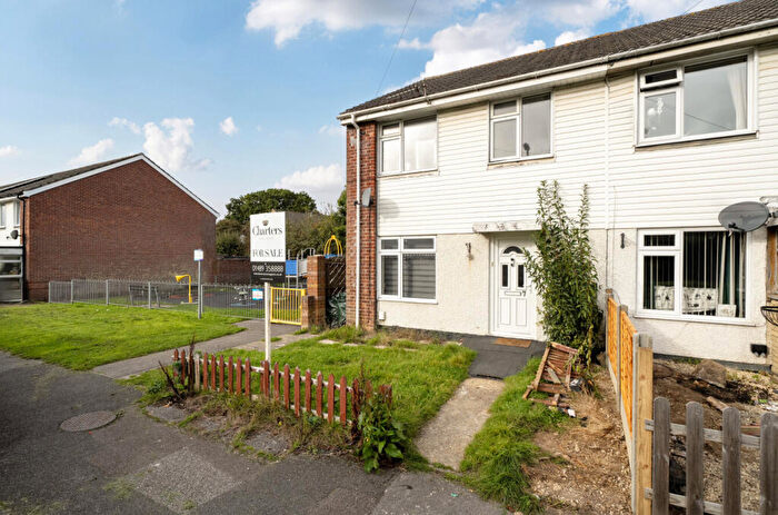 3 Bedroom End Of Terrace House For Sale In Drake Close, Locks Heath, Hampshire, SO31