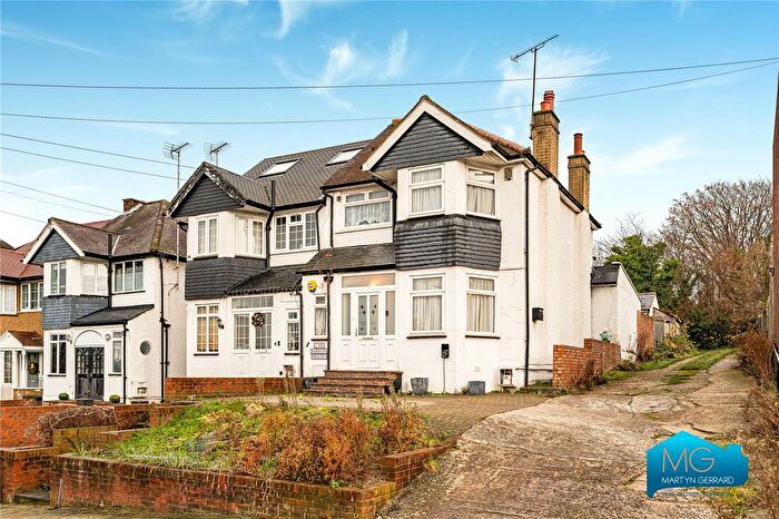 3 Bedroom Semi-Detached House To Rent In Hampden Way, Southgate, London, N14