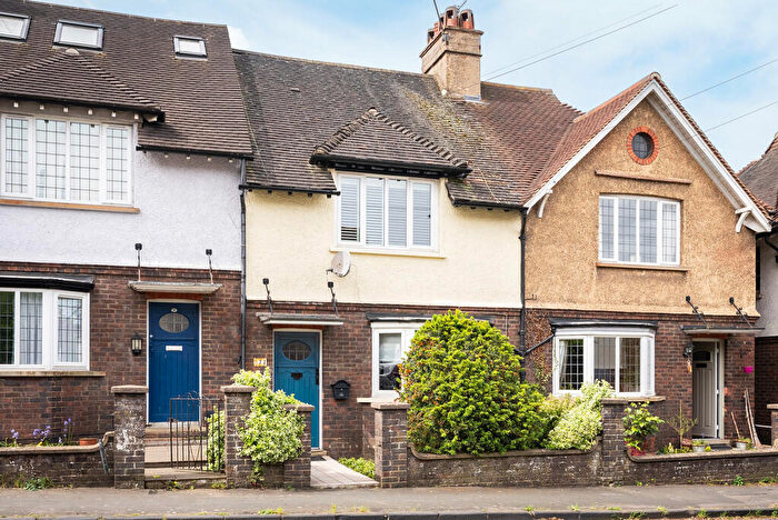 3 Bedroom Terraced House For Sale In Myrtle Road, RH4