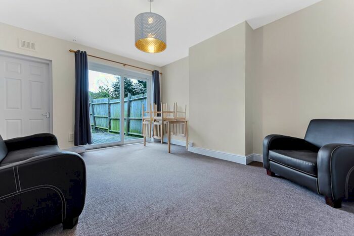 3 Bedroom Flat To Rent In Dundonald Road, London, SW19