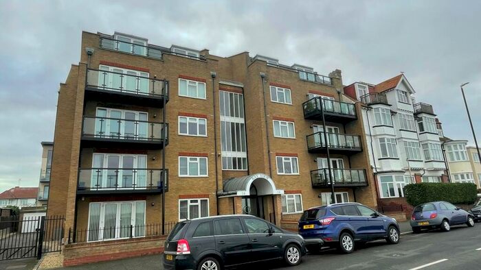 3 Bedroom Flat To Rent In Bay View, Palm Bay Avenue, CT9