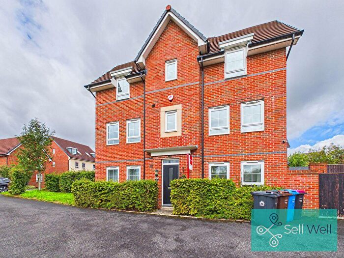 4 Bedroom Semi Detached House For Sale In Whitewood Road, Worsley, Manchester, M28