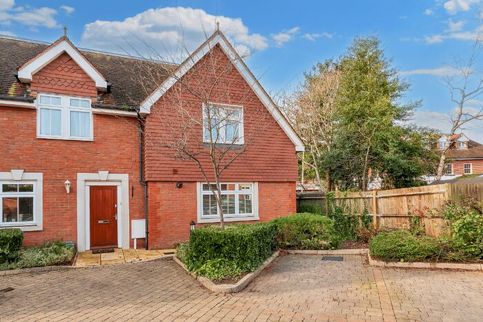 3 Bedroom End Of Terrace House To Rent In Orchard View, Chertsey, KT16