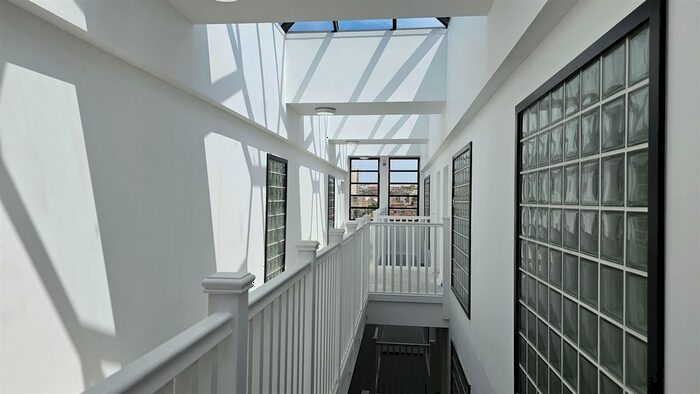 1 Bedroom Flat To Rent In Queen Street, Ramsgate, CT11