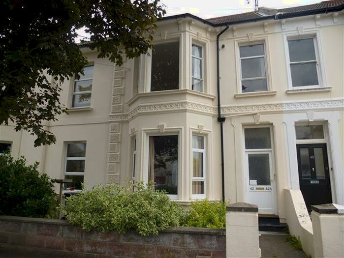 3 Bedroom Flat To Rent In Christchurch Road, Worthing, BN11