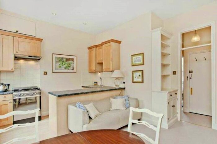 1 Bedroom Flat To Rent In Moreton Place, Pimlico, London, SW1V