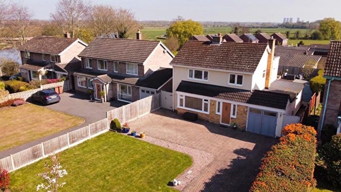 4 Bedroom Detached House For Sale In St Marys Close, Newton Solney, DE15