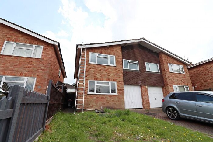 3 Bedroom Semi-Detached House To Rent In Lambs Close, Dunstable, LU5