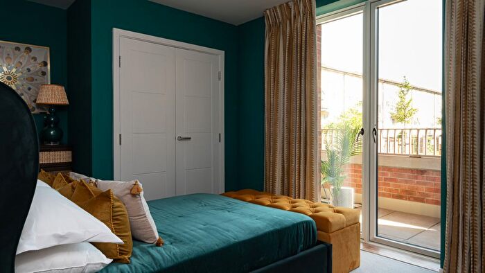 2 Bedroom Flat For Sale In Whitecote Road, Southall, UB1